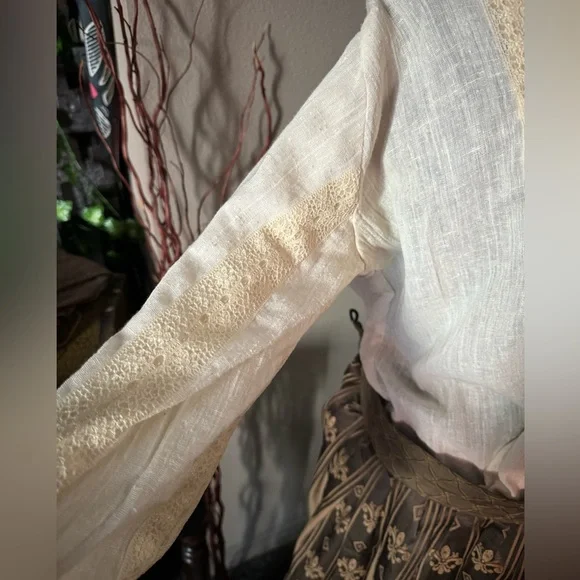 Medieval Renaissance Black and Gold OOAK Professionally Made Dress - Picture 15 of 16